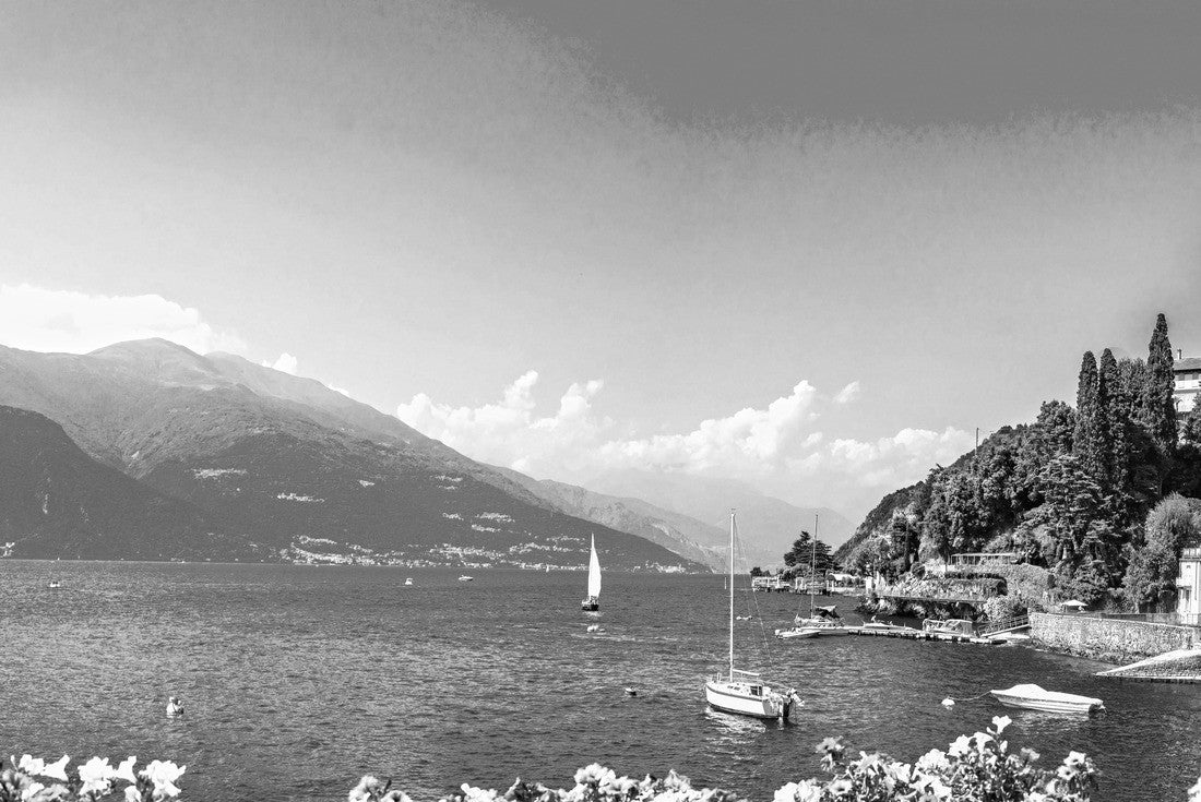 Noah Jigsaw Puzzle Town of Varenna in the Lake Como area. Italian traditional lake village in black white 2000 pieces