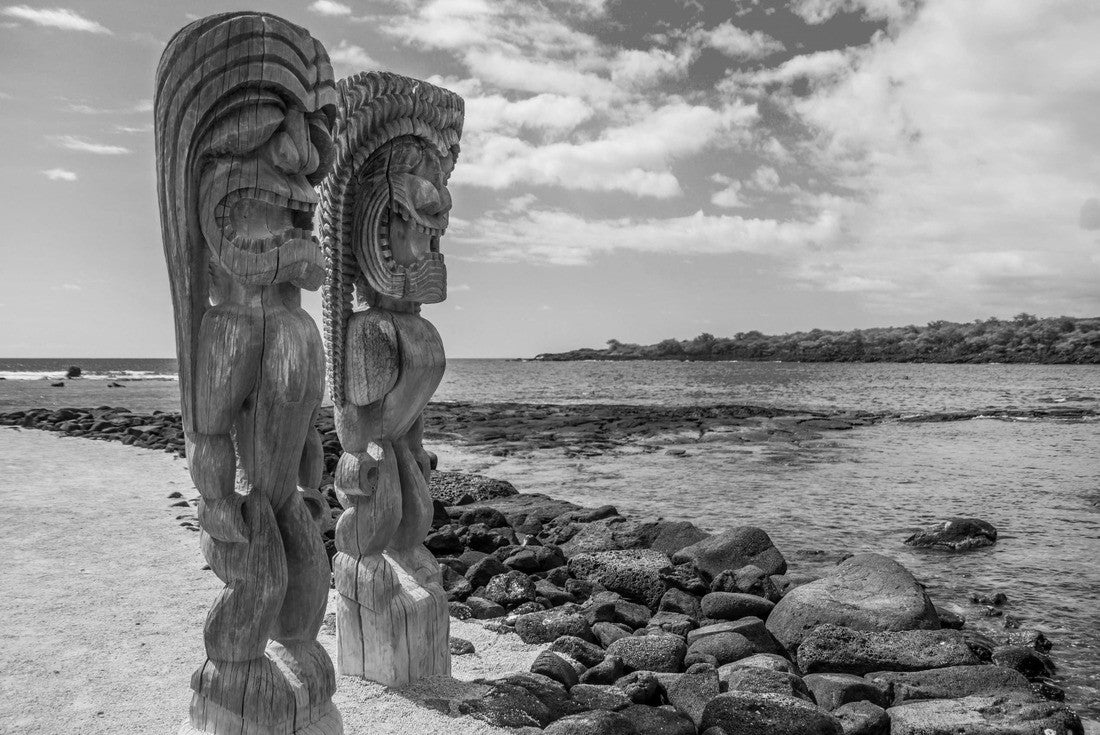 Hawaiian style wood carving Pu?uhonua O Honaunau National Historical Park, Big Island, Hawaii 2000pc PuzzleBlack and White