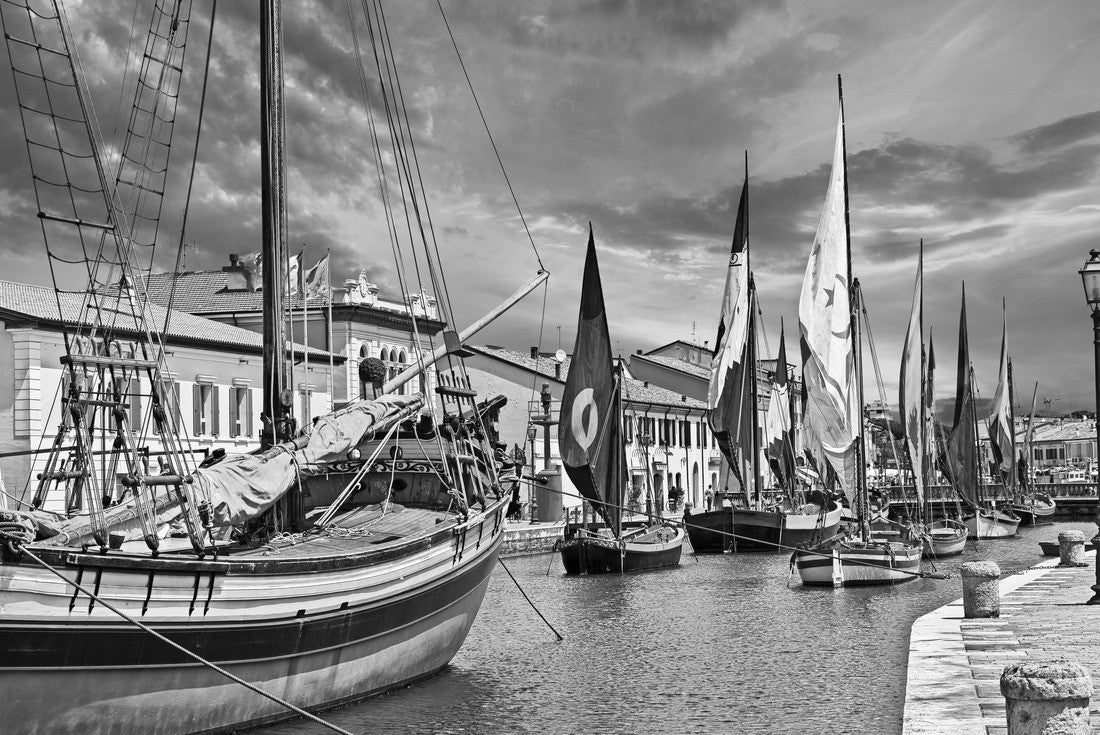Cesenatico, Emilia Romagna, Italy: View of the harbor canal designed by Leonardo da Vinci in the old city on the Adriatic coast with the old wooden sailing boats 2000pc PuzzleBlack and White