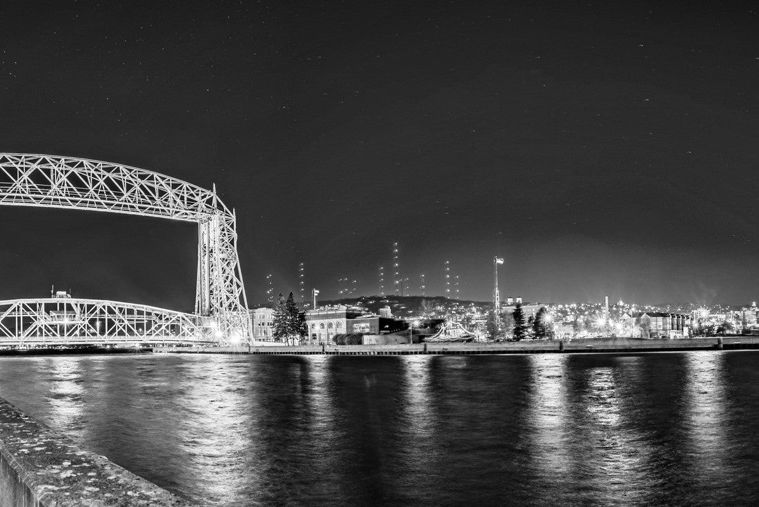 Aerial lift bridge in Duluth, Minnesota 2000pc PuzzleBlack and White
