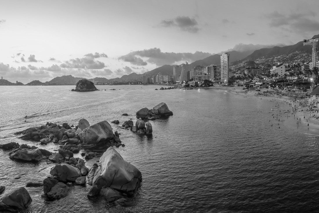 Aerial view of a sunset in the city of Acapulco, Mexico 2000pc PuzzleBlack and White