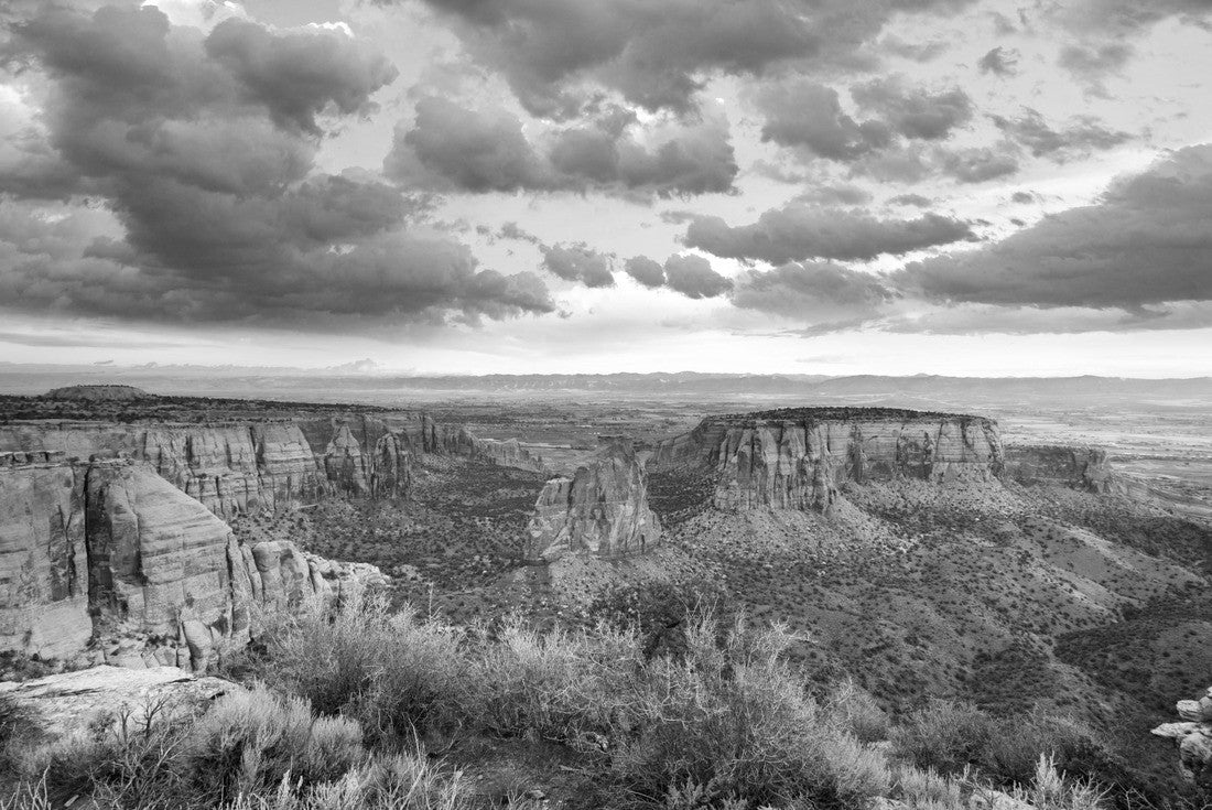 Scenic view of mountains at Colorado National Monument Park at sunrise, USA, Colorado state 2000pc PuzzleBlack and White