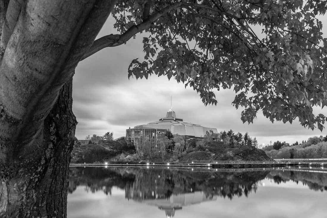 A beautiful red maple frames the shores of Ramsey Lake and Science North in Sudbury, ON 2000pc PuzzleBlack and White