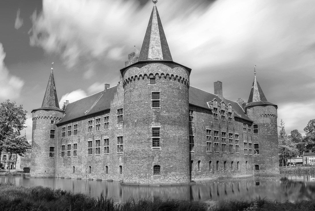 Castle of Helmond on a beautiful day in the summer 2000pc PuzzleBlack and White