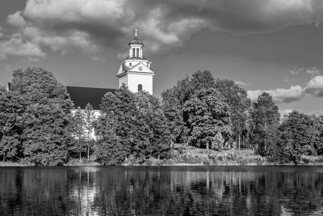Beautiful white church in Fagersta, Sweden 2000pc PuzzleBlack and White