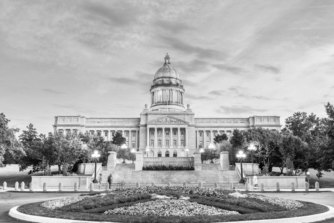 Frankfort, Kentucky, USA with the Kentucky State Capitol at sunset 2000pc PuzzleBlack and White