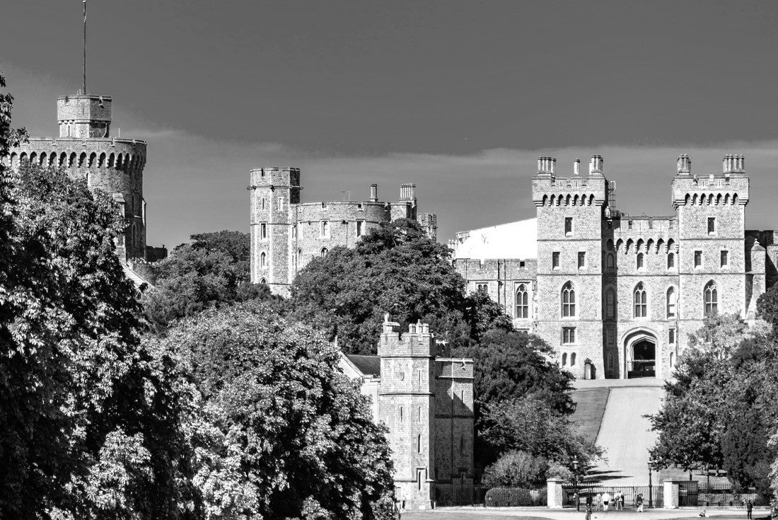Windsor Castle from the Long Walk - England 2000pc PuzzleBlack and White