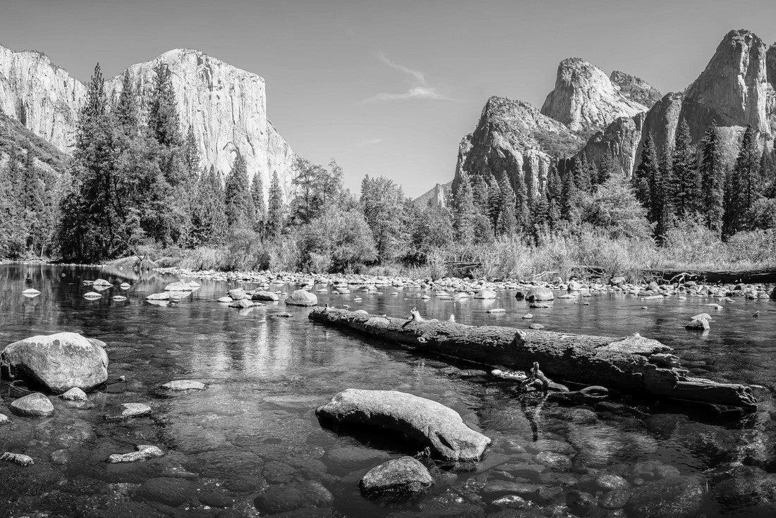 the famous Yosemite Valley with the summit of El Capitan rock climbing and idyllic Merced River on a beautiful sunny day with blue skies in summer, Yosemite 2000pc PuzzleBlack and White
