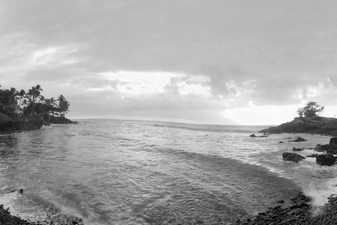 Heeia Bay in Kahaluu-Keauhou on the Big Island Hawaii 2000pc PuzzleBlack and White