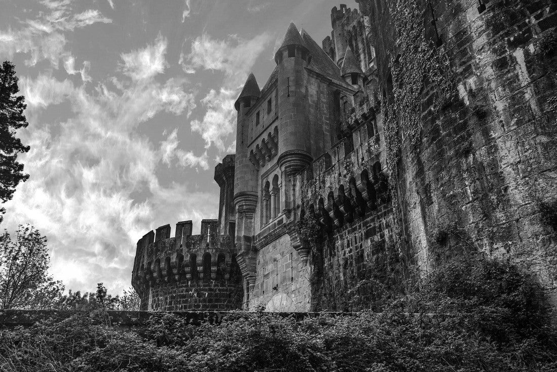 Butron Castle near Bilbao, Spain 2000pc PuzzleBlack and White