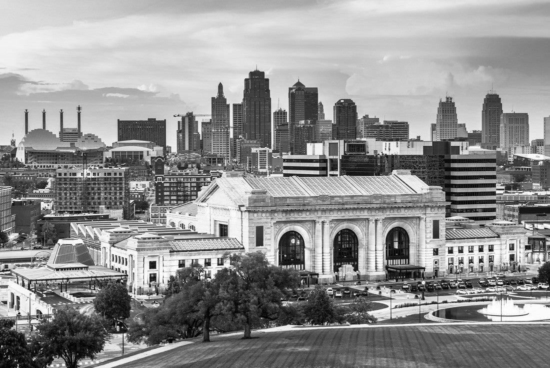 Kansas City, Missouri, USA downtown skyline with Union Station at dusk 2000pc PuzzleBlack and White