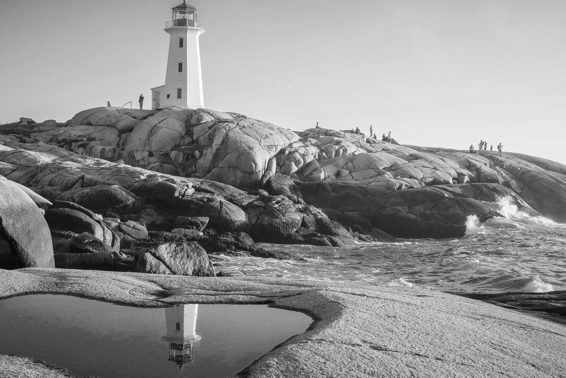Peggy's Cove: Nova Scotia landscape. Lighthouse reflection 2000pc PuzzleBlack and White