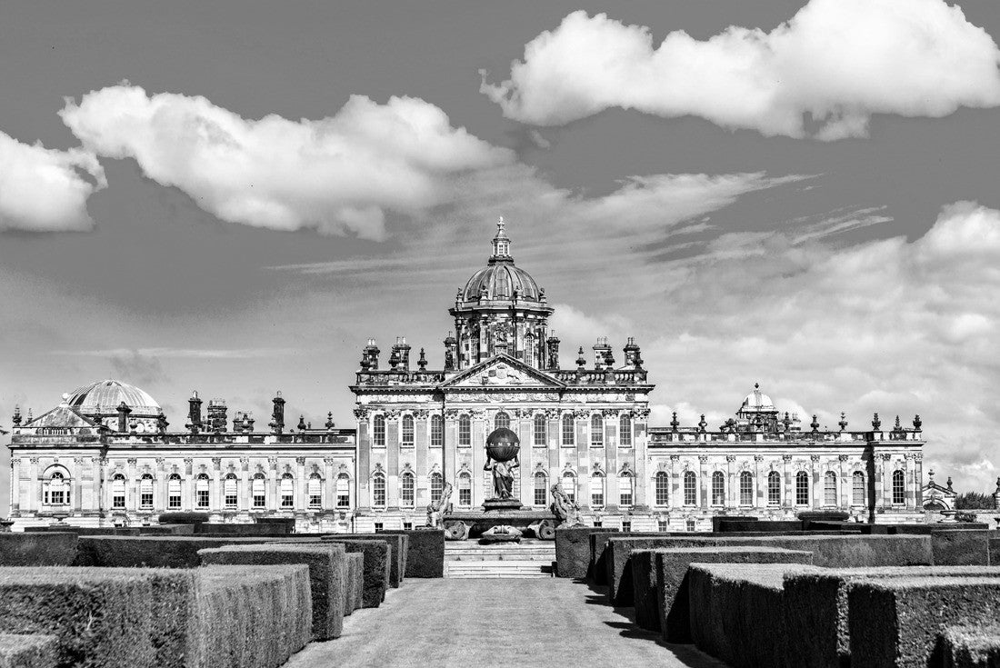 Castle Howard in North Yorkshire - England, UK 2000pc PuzzleBlack and White