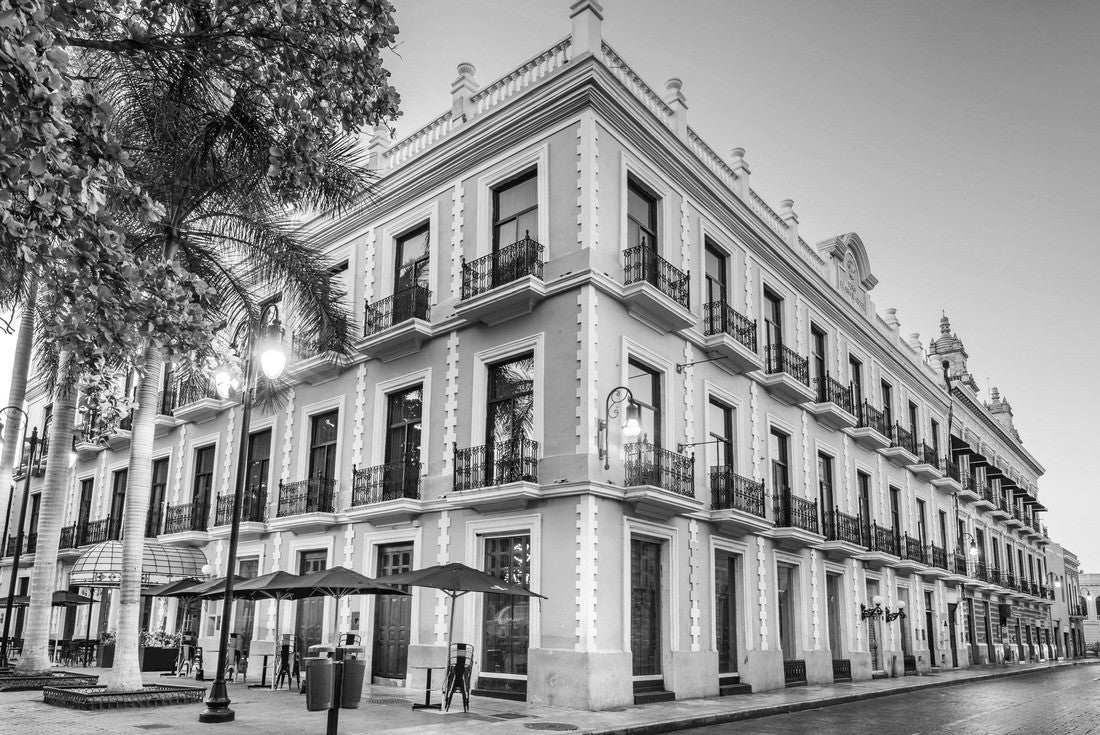Merida, Mexico. Hispanic colonial architecture, Yucatan Peninsula in Central America 2000pc PuzzleBlack and White