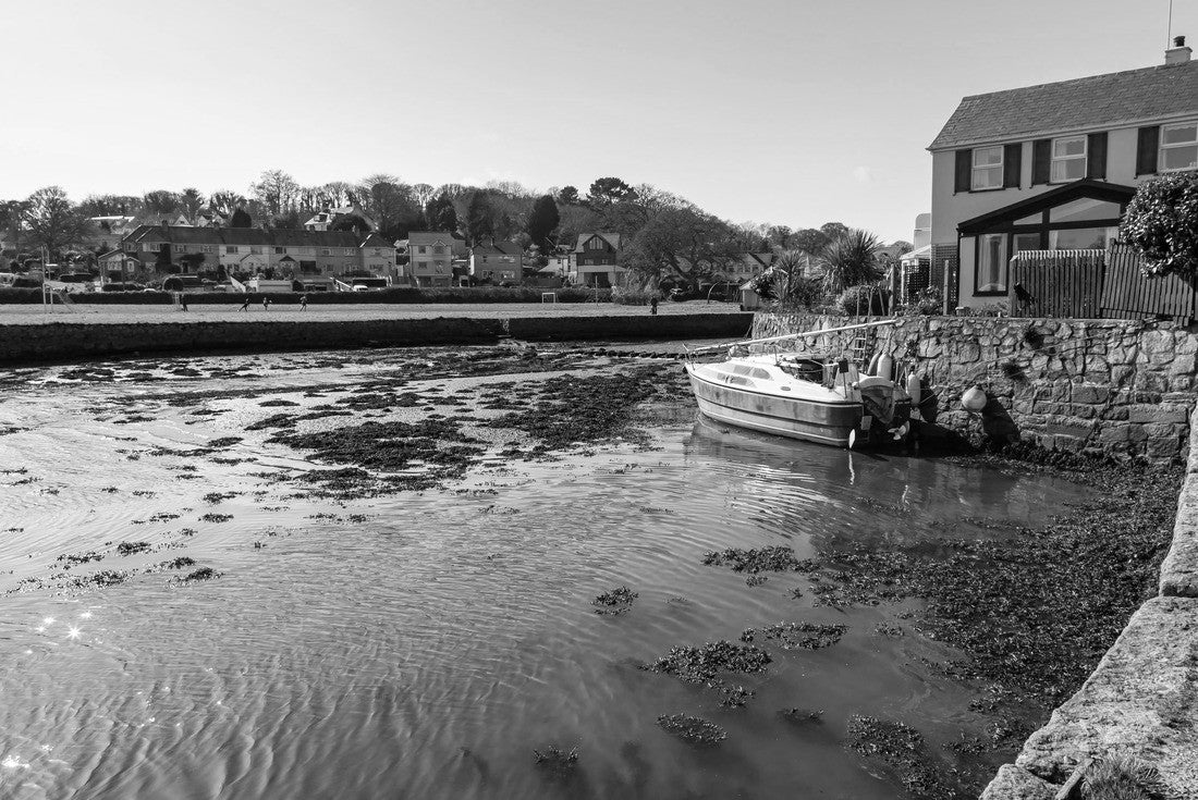 The picturesque riverside village of Mylor Bridge Cornwall England 2000pc PuzzleBlack and White