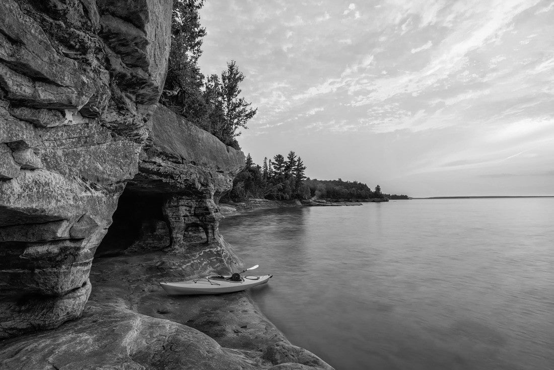 Noah Jigsaw Puzzle Kayaking Lake Superior caves near Munising, Michigan in black white 2000 pieces