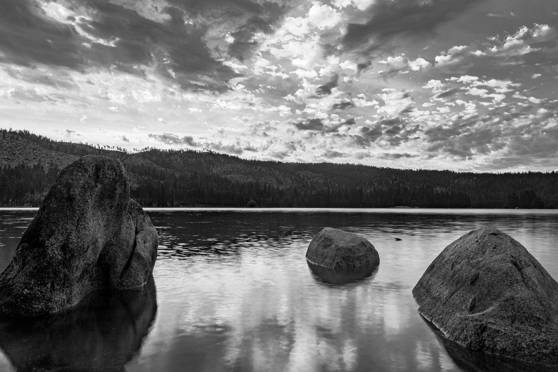 Serene sunrise over rocks in Antelope Lake, a beautiful alpine reservoir in Plumas County, Northern California, USA 2000pc PuzzleBlack and White