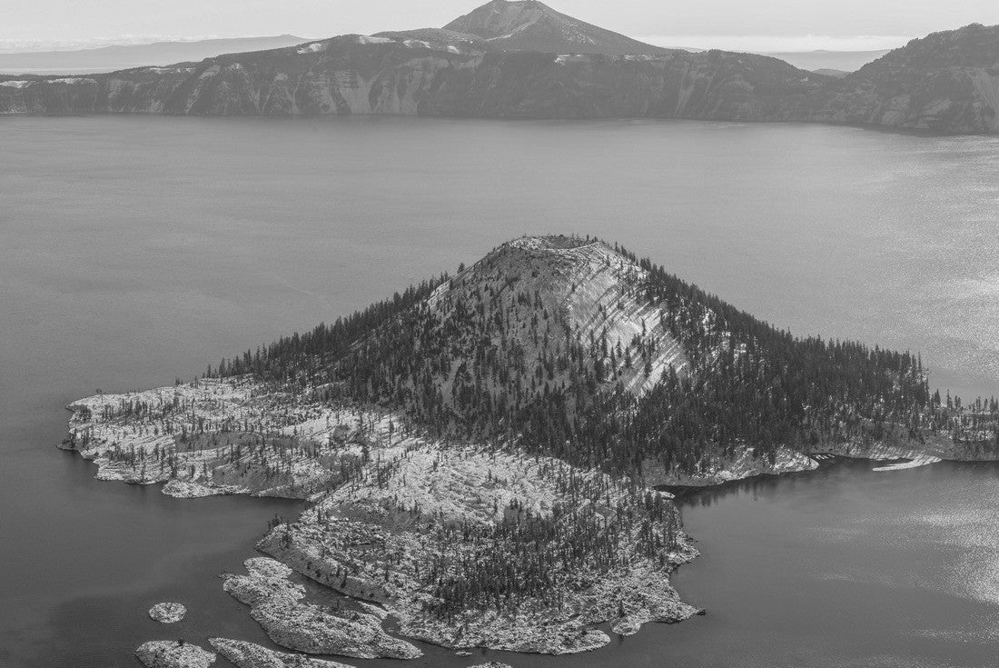 Noah Jigsaw Puzzle Panoramic view over Crater Lake National Park in winter, Oregon in black white 2000 pieces