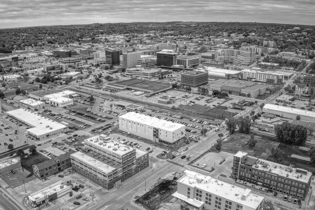 Sioux City is a large town on the Iowa, Nebraska, South Dakota border 2000pc PuzzleBlack and White