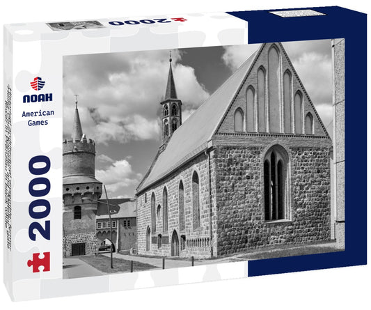 Noah Jigsaw Puzzle Historical architectural ensemble: former “Heilig-Geist-Kapelle” and “Mitteltor” gate tower in Prenzlau in black white 2000 pieces
