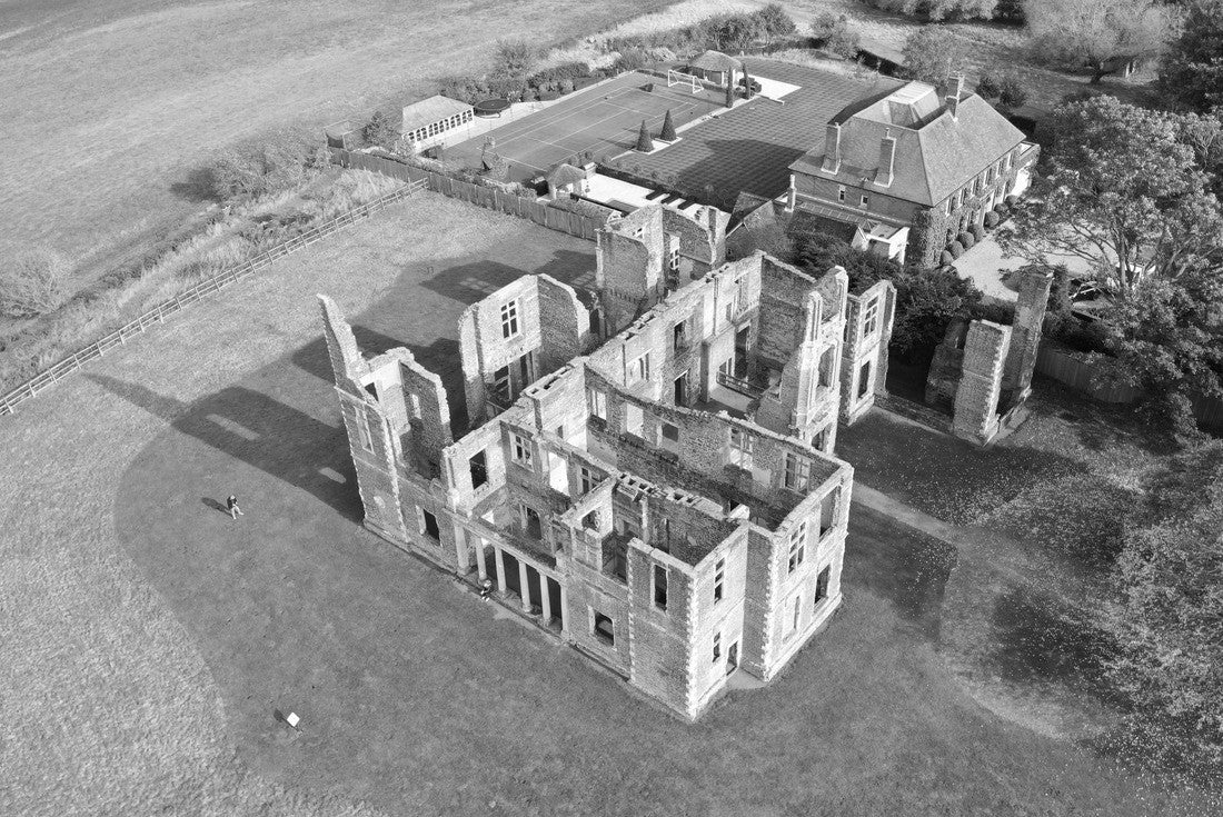 Ruins of Houghton House Ampthill 2000pc PuzzleBlack and White