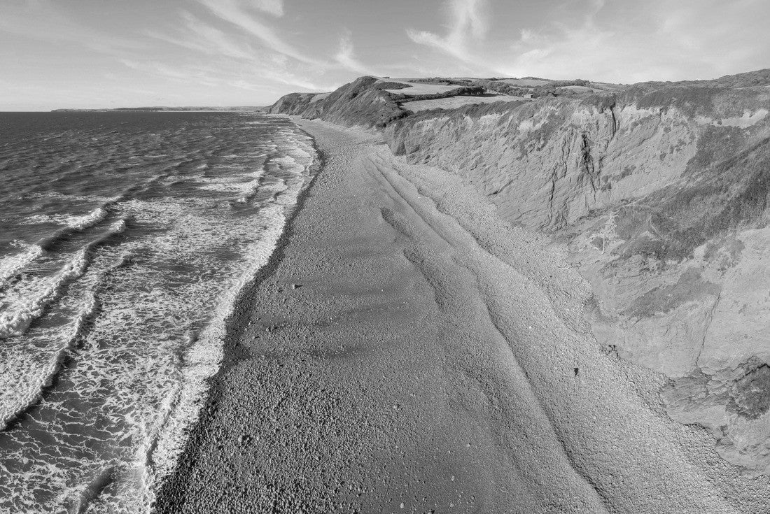 Peppercombe beach, North Devon. The red cliffs are an unusual feature of the North Devon Coastline 2000pc PuzzleBlack and White