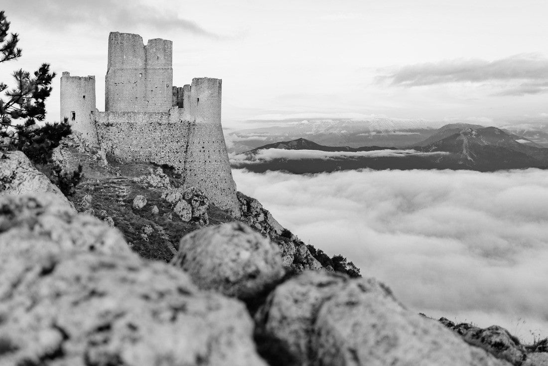 Rocca Calascio at sunset, Gran Sasso National Park, Abruzzo, Italy 2000pc PuzzleBlack and White