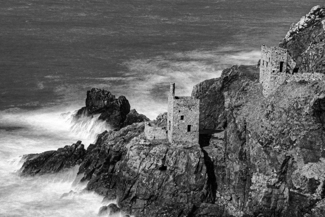 The mining landscape of Botallack Mine, Cornwall and West Devon 2000pc PuzzleBlack and White