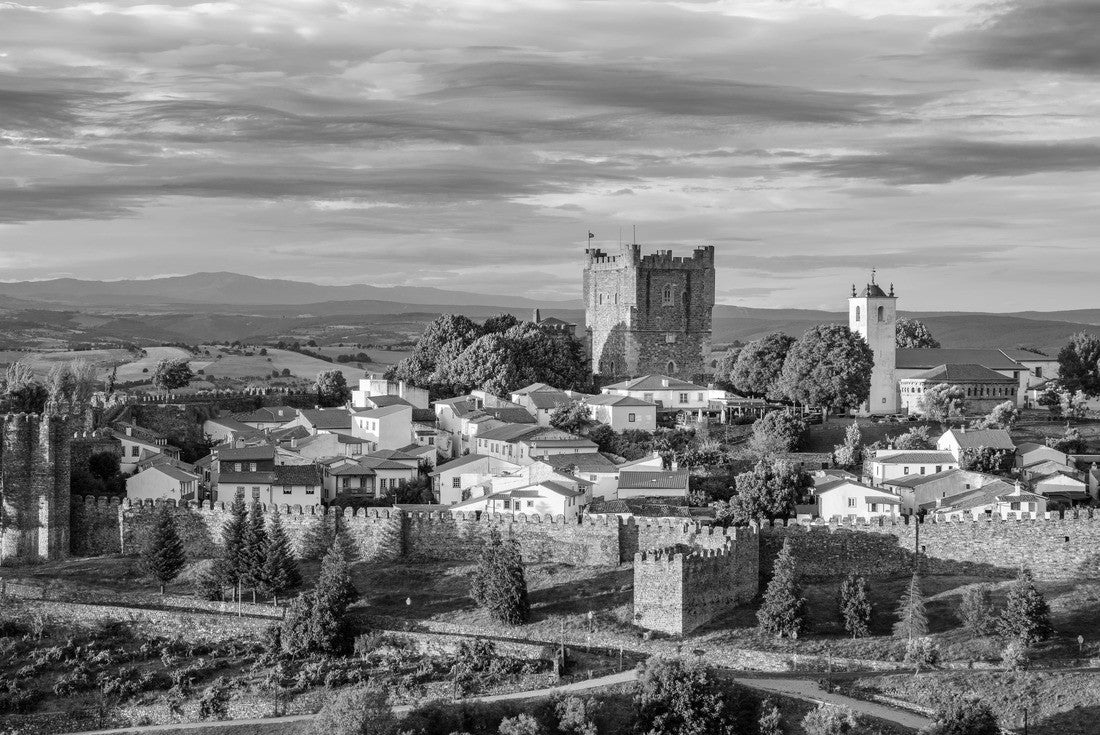 Sunset in the medieval citadel (Cidadela) of Bragança, Trás-os-Montes, Portugal 2000pc PuzzleBlack and White