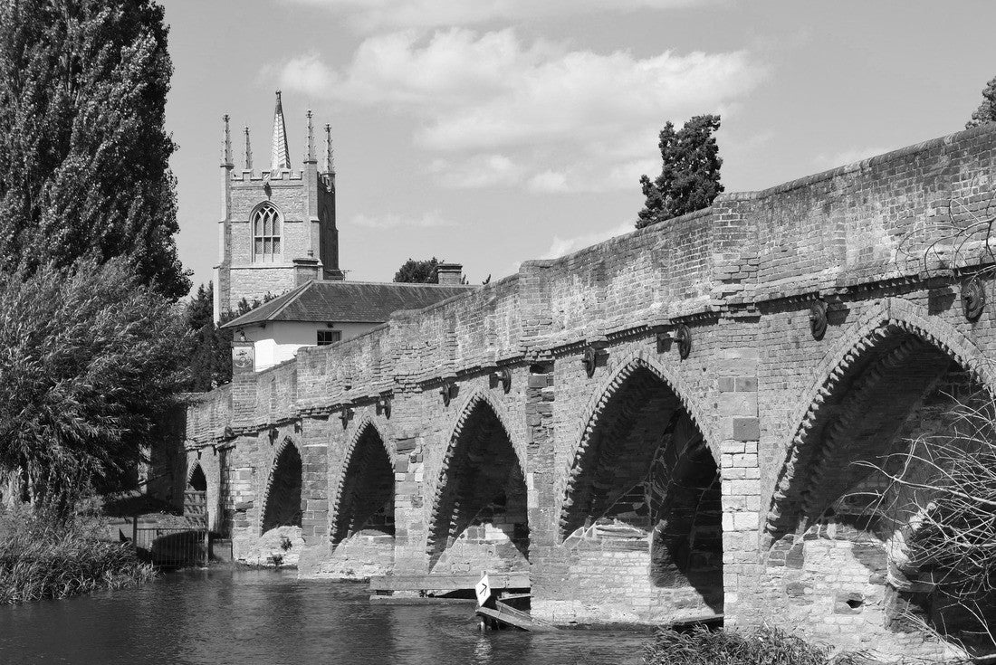 Great Barford packhorse Bridge and All Saints Church Tower. Bedfordshire England 2000pc PuzzleBlack and White