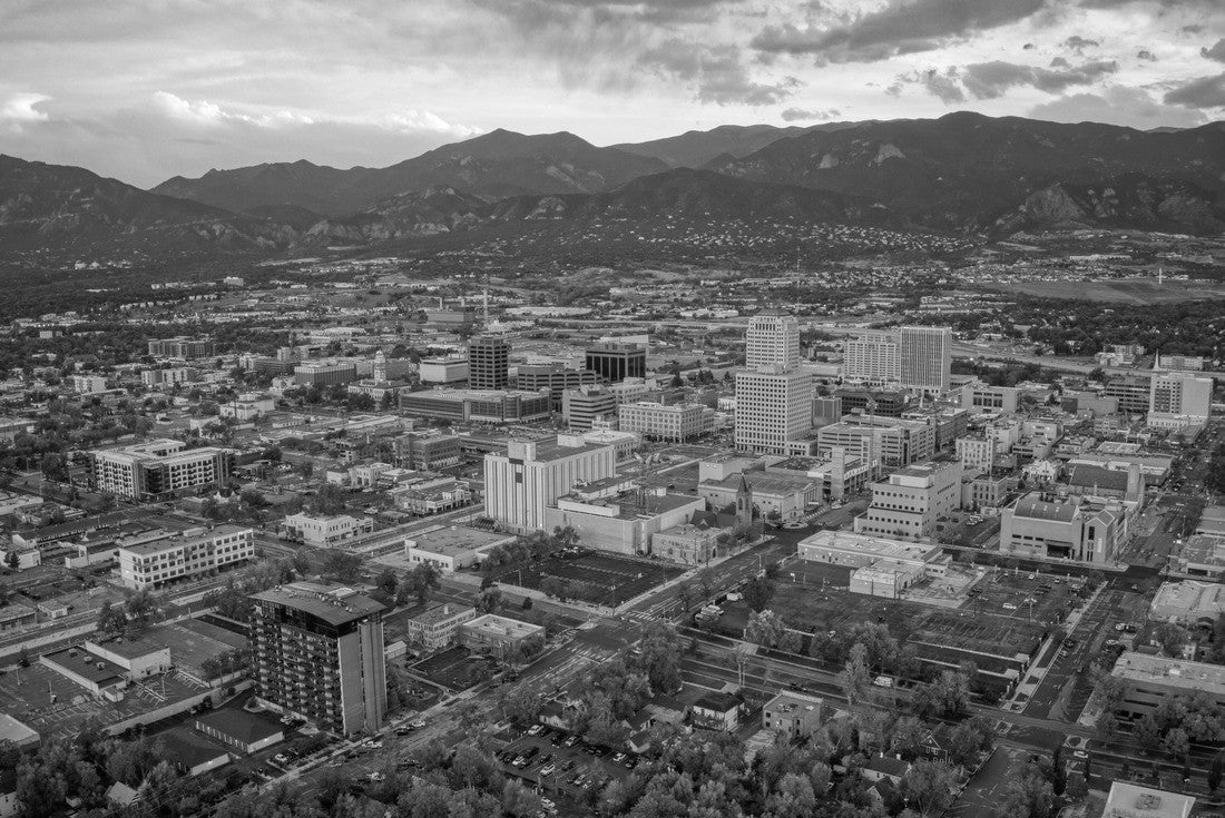 Aerial view of Colorado Springs at dusk 2000pc PuzzleBlack and White