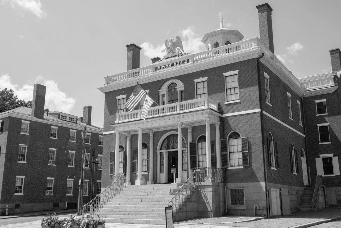 Custom House at the Salem Maritime National Historic Site (NHS) in Salem, Massachusetts MA, USA. This federal style building was built in 1819 and is the first NHS in the United States 2000pc PuzzleBlack and White