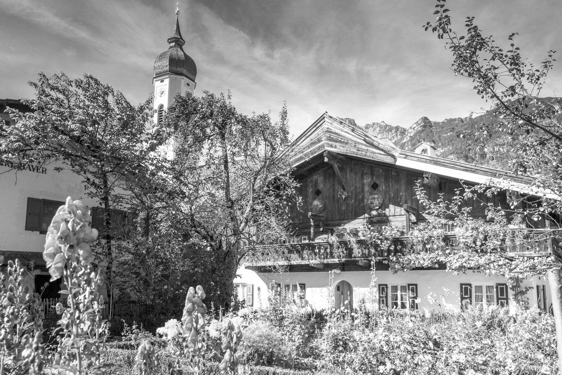 Historic city of Garmisch-Partenkirchen, Bavaria, Germany 2000pc PuzzleBlack and White