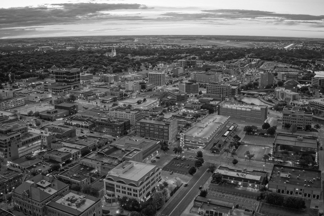Sioux Falls, South Dakota at Sunset 2000pc PuzzleBlack and White