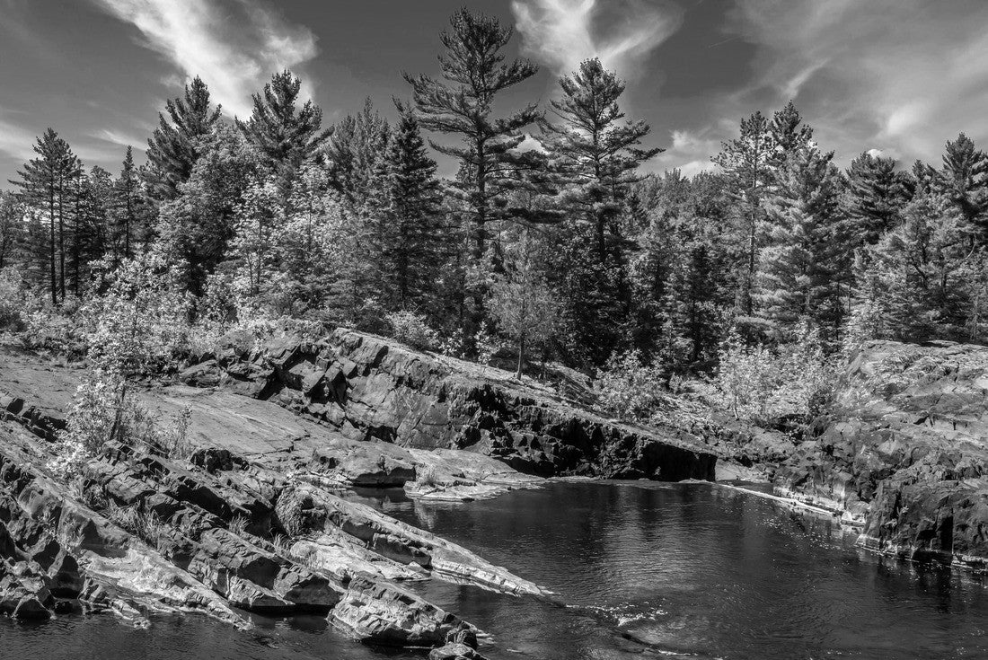 The St. Louis River along Rushing Rapids Parkway in Jay Cooke State Park, Minnesota 2000pc PuzzleBlack and White