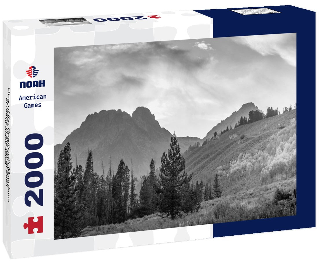 the Sawthooth Mountains of Idaho in the fall at dusk 2000pc PuzzleBlack and White