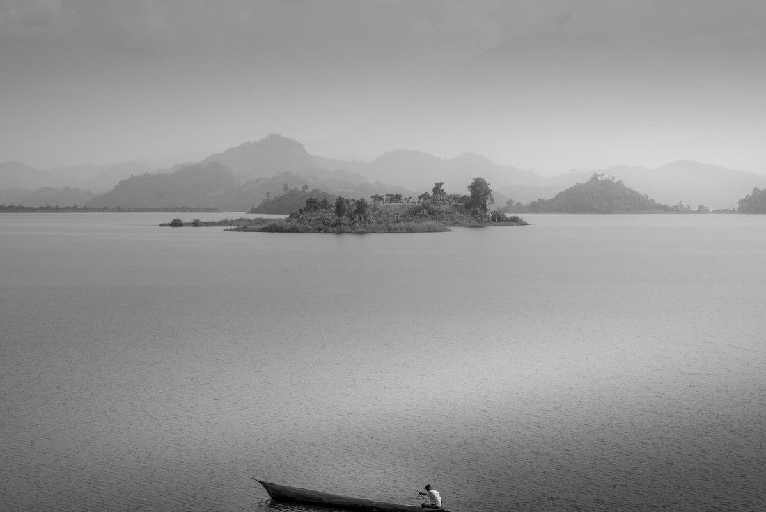 Lake Mutanda at sunset with a view of the volcanoes Muhavuru and Gahinga in East Africa, along the border of Rwanda and Uganda 2000pc PuzzleBlack and White