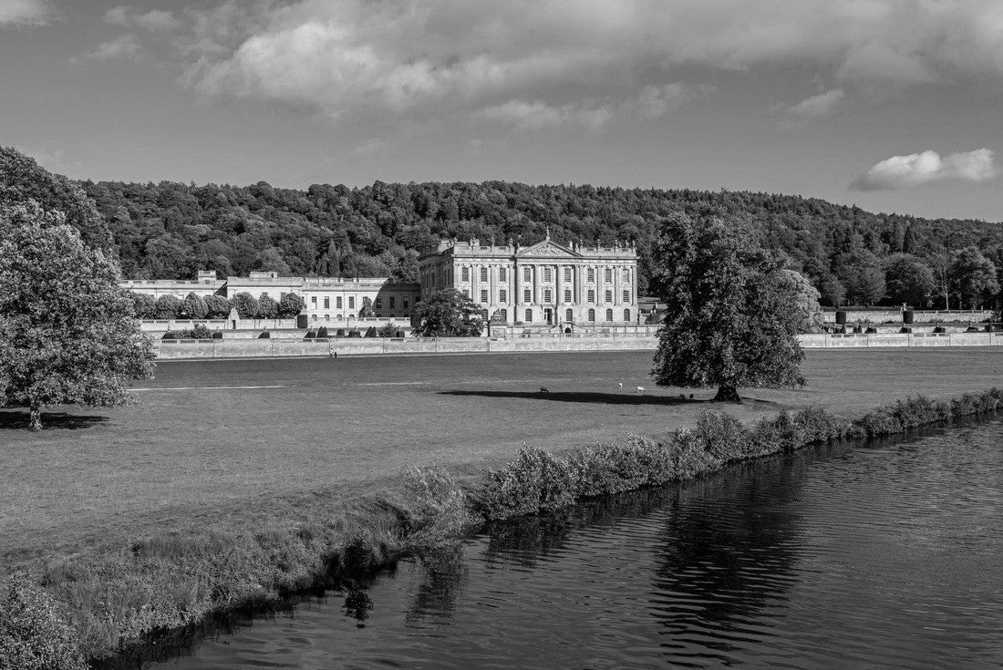 Chatsworth House in the Peak District, England 2000pc PuzzleBlack and White