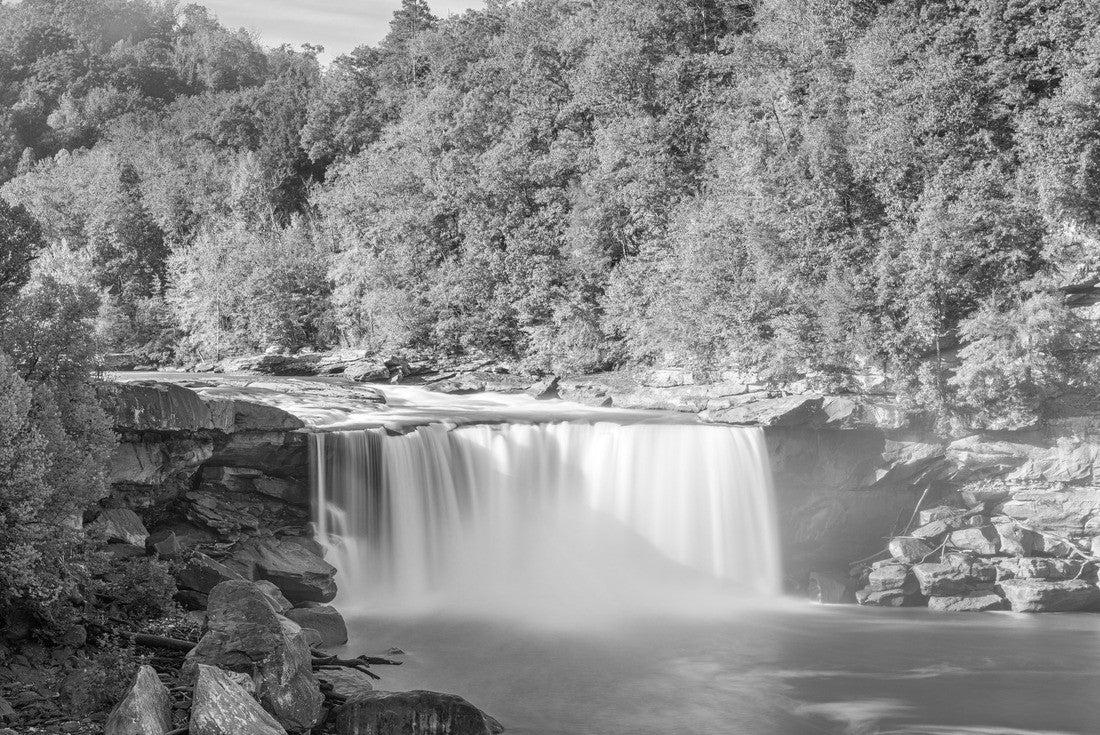 Cumberland Falls on the Cumberland River in Cumberland Falls State Resort Park, Kentucky, USA 2000pc PuzzleBlack and White