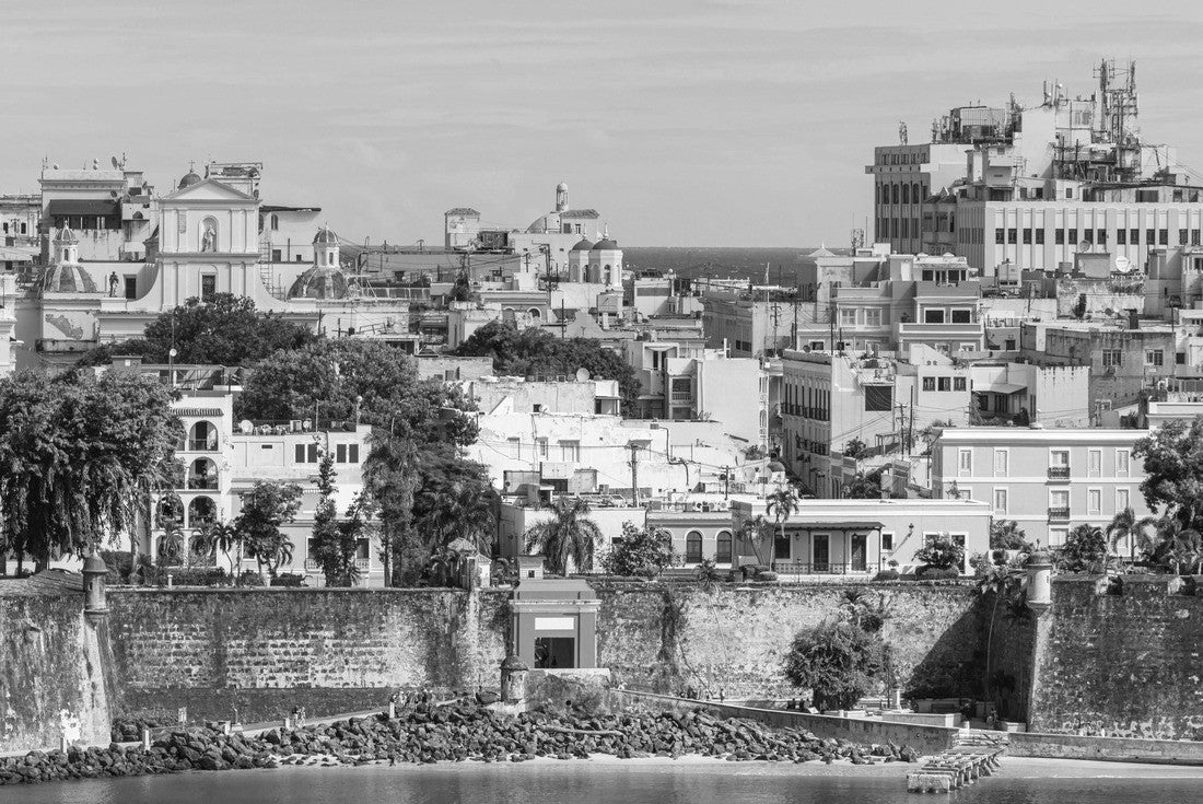 Old San Juan, Puerto Rico cityscape on the water in the Caribbean 2000pc PuzzleBlack and White