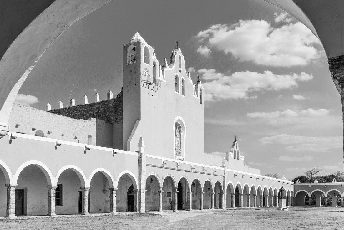 Izamal, Mexico. Convent of Saint Anthony of Padua 2000pc PuzzleBlack and White