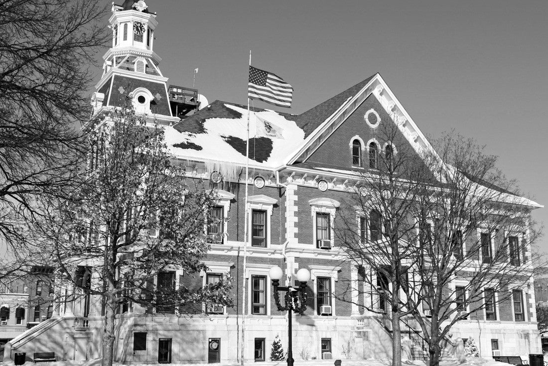 Old courthouse in Macomb, McDonough County, Illinois, United States 2000pc PuzzleBlack and White