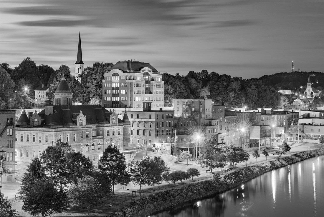 Augusta, Maine, USA Downtown skyline at the Kennebec River 2000pc PuzzleBlack and White