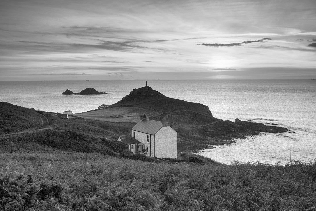 Sunset over Cape Cornwall at Land's End on the Cornish coast 2000pc PuzzleBlack and White