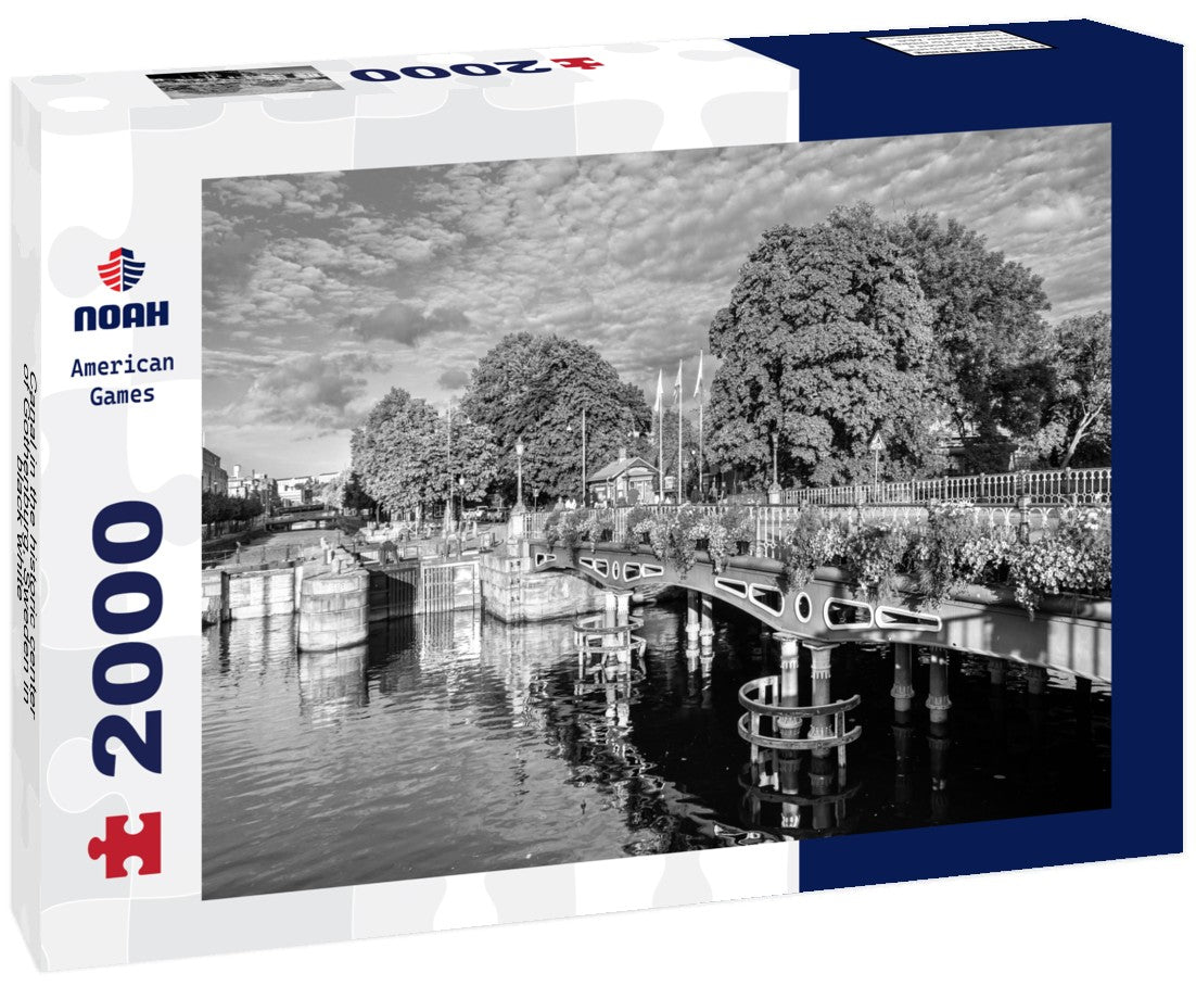 Canal in the historic center of Gothenburg, Sweden 2000pc PuzzleBlack and White