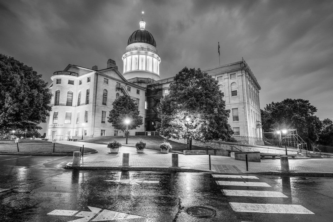 The Maine State House in Augusta, Maine, USA 2000pc PuzzleBlack and White