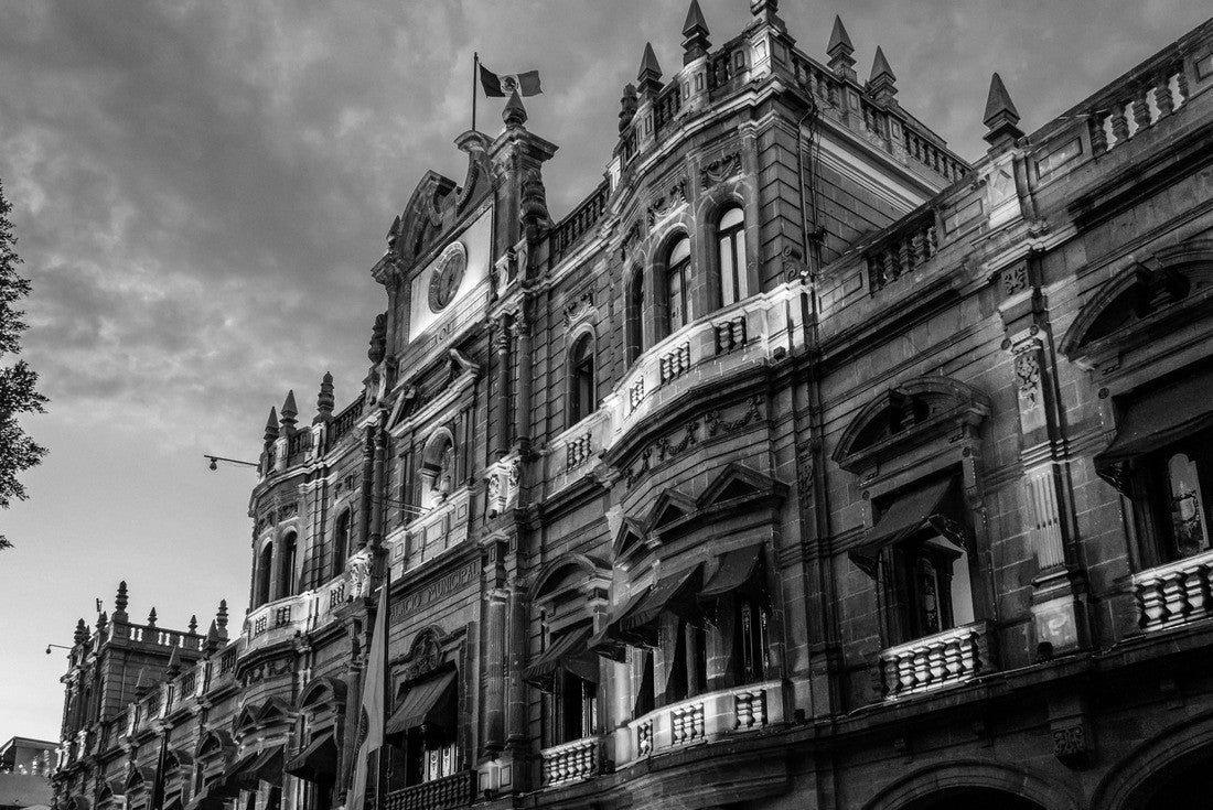 City palace at night - Puebla, Mexico 2000pc PuzzleBlack and White