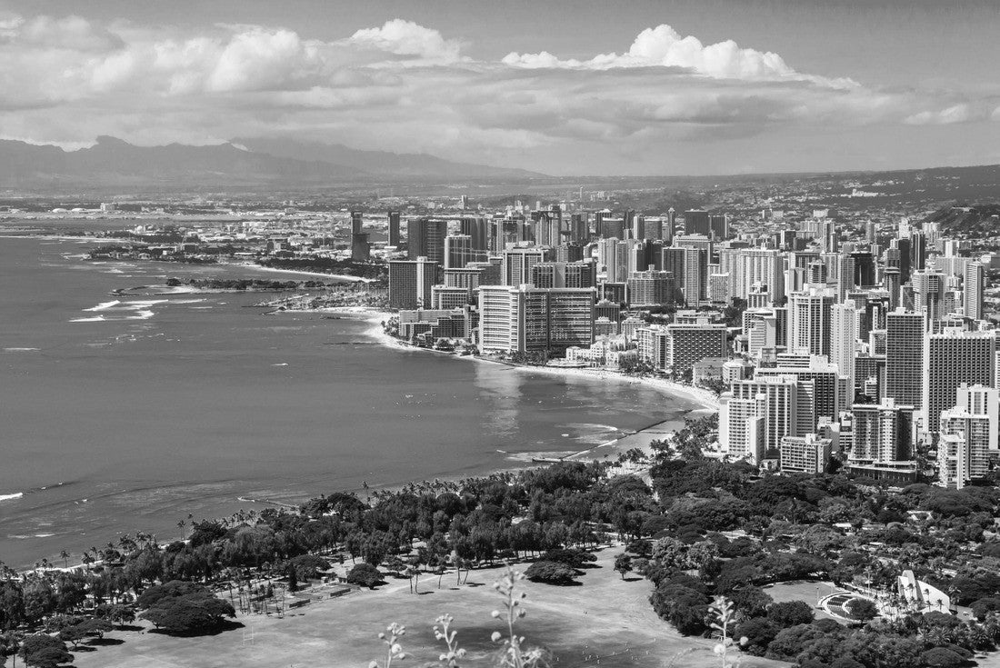 Skyline of Honolulu, Hawaii and the surrounding area including the hotels and buildings on Waikiki beach 2000pc PuzzleBlack and White
