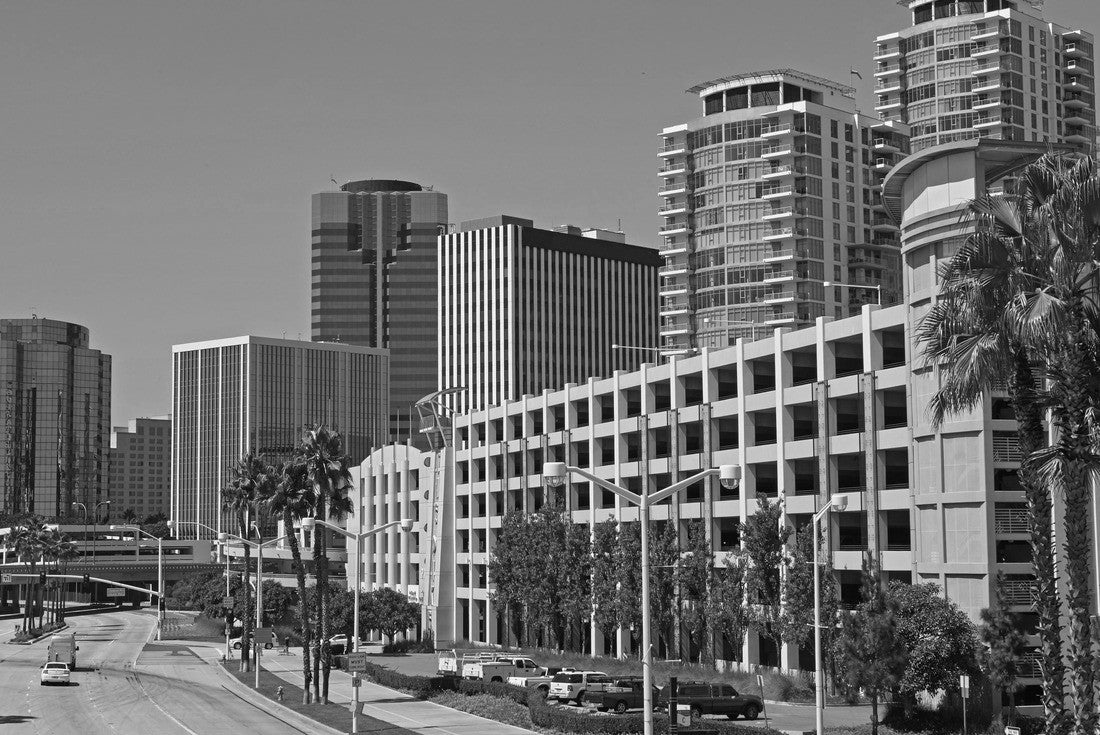 Skyline of hotels, skyscrapers and offices on shoreline of Long Beach, California 2000pc PuzzleBlack and White