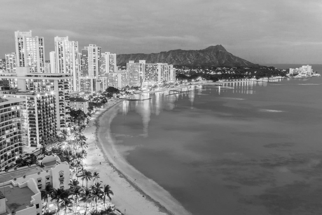 Honolulu, Hawaii. Honolulu skyline, Diamond Head volcano 2000pc PuzzleBlack and White